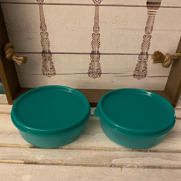 Tupperware Little Wonders Containers Set of 2 - Picture 4 of 4